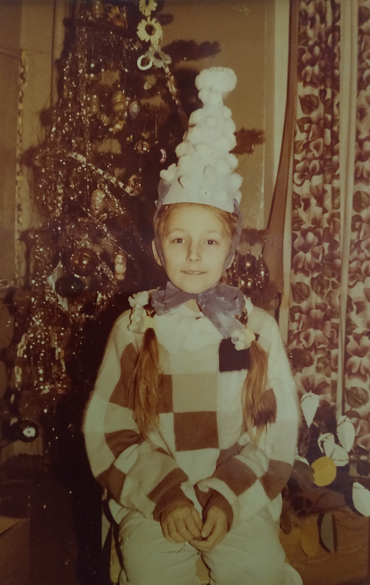 Это я на нашей школьной ёлке 