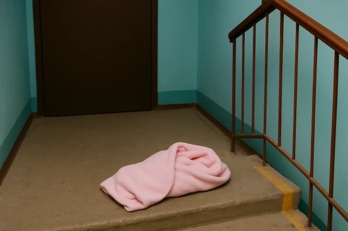    В Татарстане на лестничной площадке нашли новорождённого ребёнка