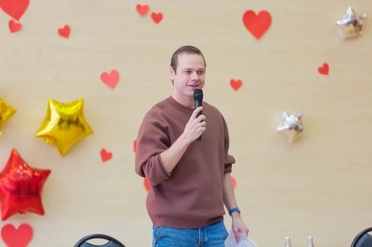    Звезда сериала «Молодёжка» Канопка рассказал, любит ли хоккей в жизни