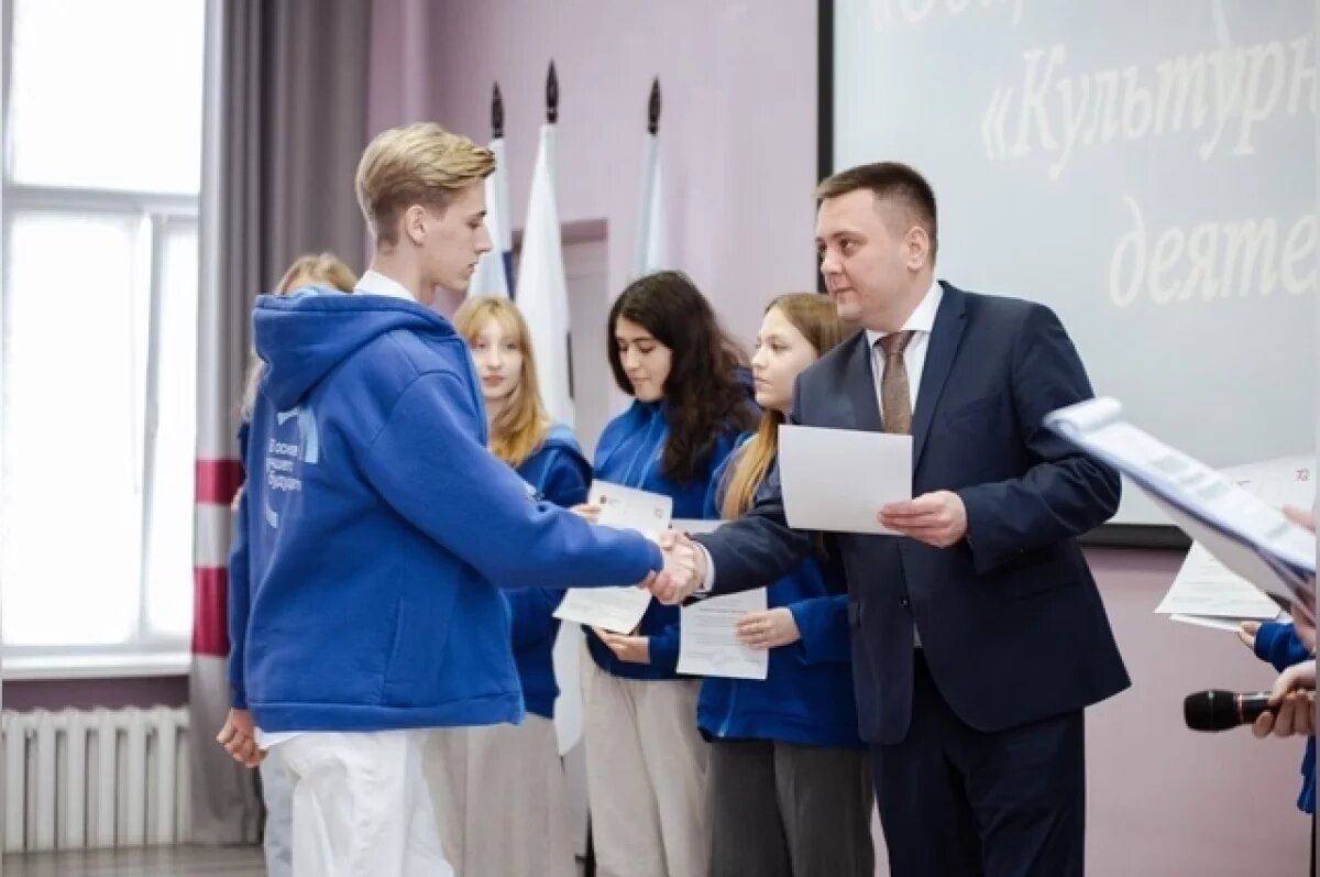    Новотроицкие студенты получили корпоративные стипендии.