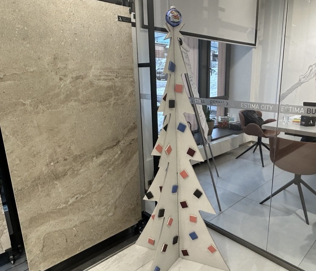 Керамогранит Spectrum на новогодней елке. Источник: Estima