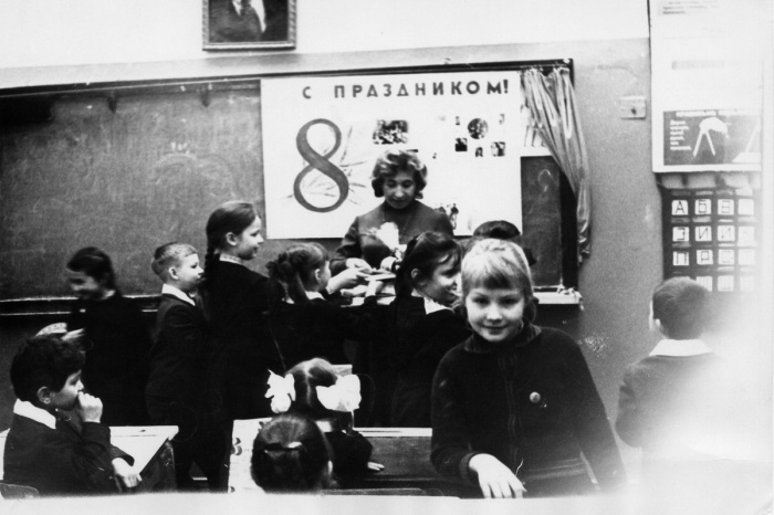 Рената Литвинова предпочитает не думать о школьных годах.
