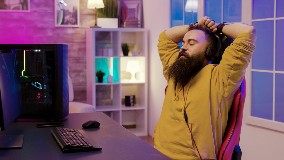 https://ru.freepik.com/free-photo/happy-bearded-man-after-wining-online-gaming-man-wearing-headphones-while-playing-video-games_19515527.htm#fromView=search&page=1&position=27&uuid=72274820-256d-4c01-bfaf-163f1787fd4e&query=%D0%B7%D0%BB%D0%BE%D0%B9+%D0%BC%D1%83%D0%B6%D1%87%D0%B8%D0%BD%D0%B0+%D0%B8%D0%B3%D1%80%D0%B0%D0%B5%D1%82+%D0%B7%D0%B0+%D0%BA%D0%BE%D0%BC%D0%BF%D1%8C%D1%8E%D1%82%D0%B5%D1%80%D0%BE%D0%BC