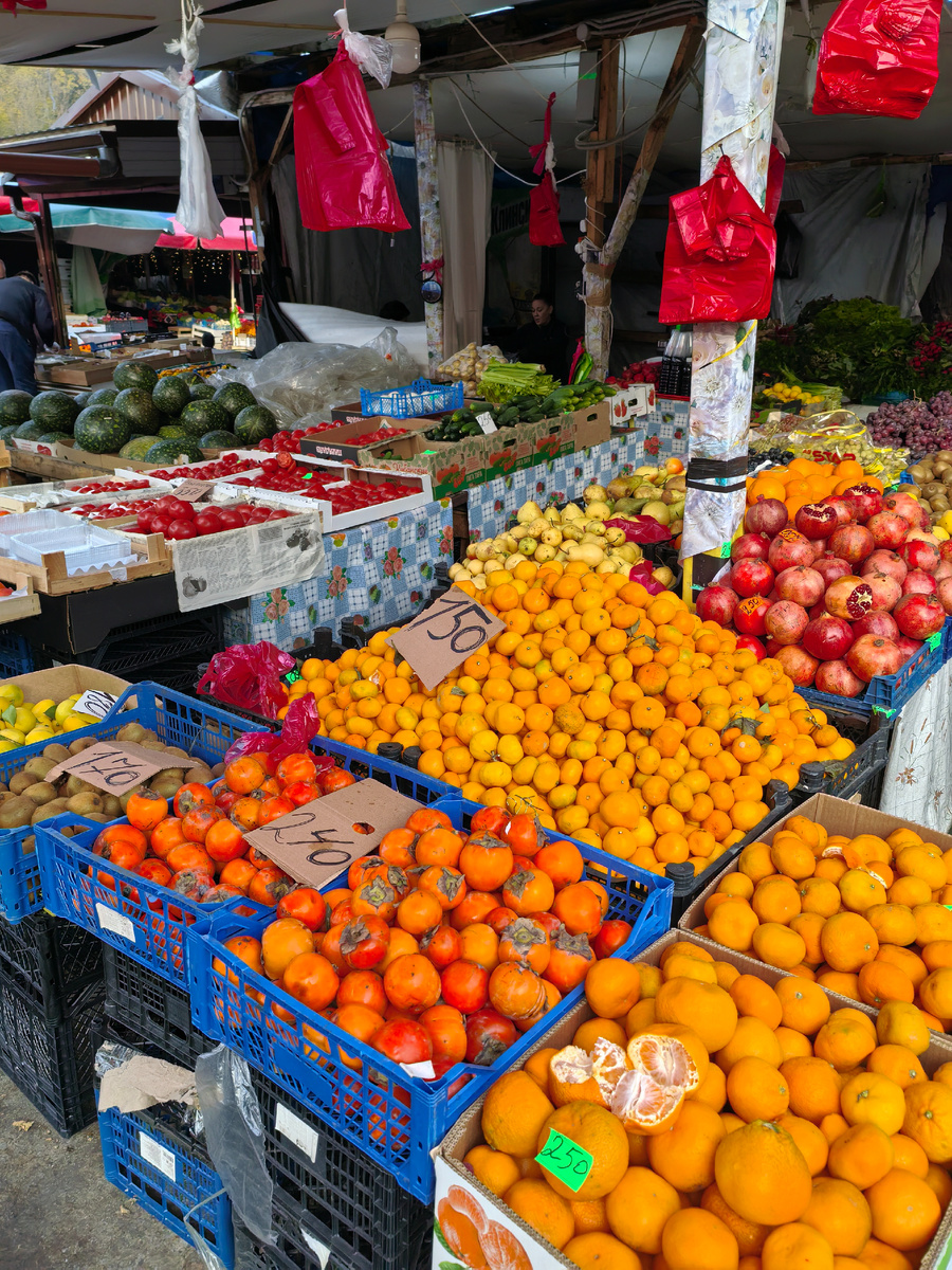 хурма, мандарины, киви..