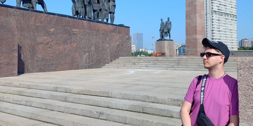 Монумент героическим защитникам Ленинграда