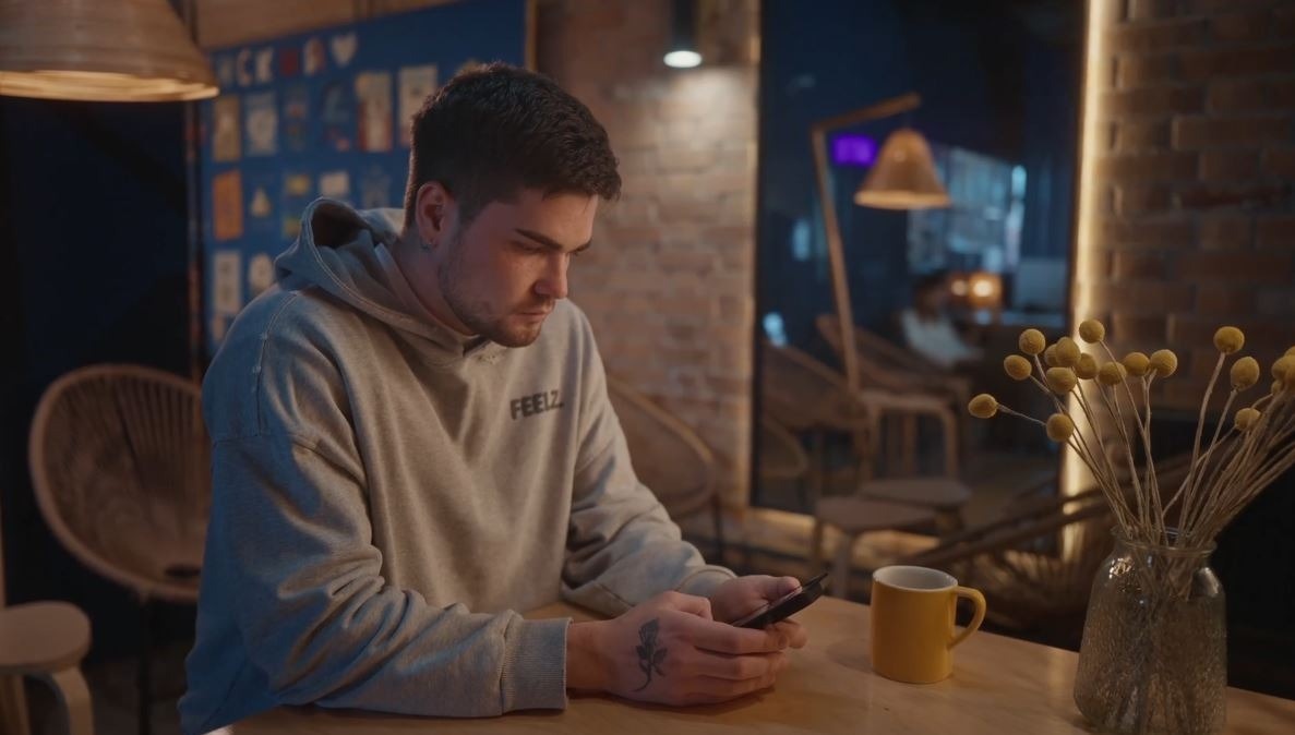 На фото Дмитрий. Кадр из документального фильма «Положительный»