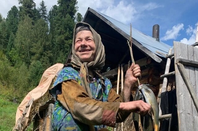 Горный отшельник Агафья Лыкова: Что рассказала последняя из семьи, 40 лет прожившая в полной изоляции в Саянской тайге?