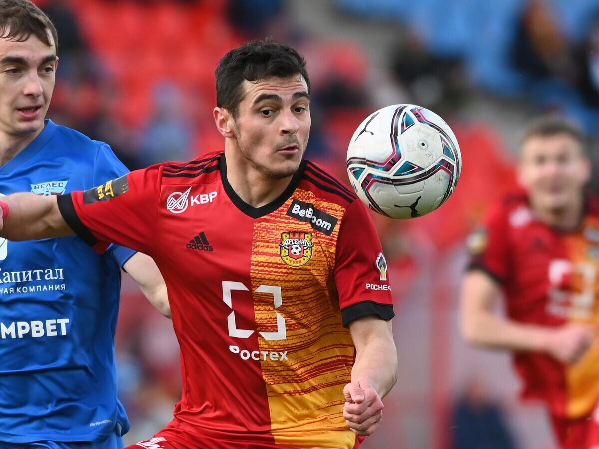    Футболист тульского "Арсенала" Ираклий Манелов в матче Первой лиги с "Велесом"© пресс-служба ПФК "Арсенал" Тула