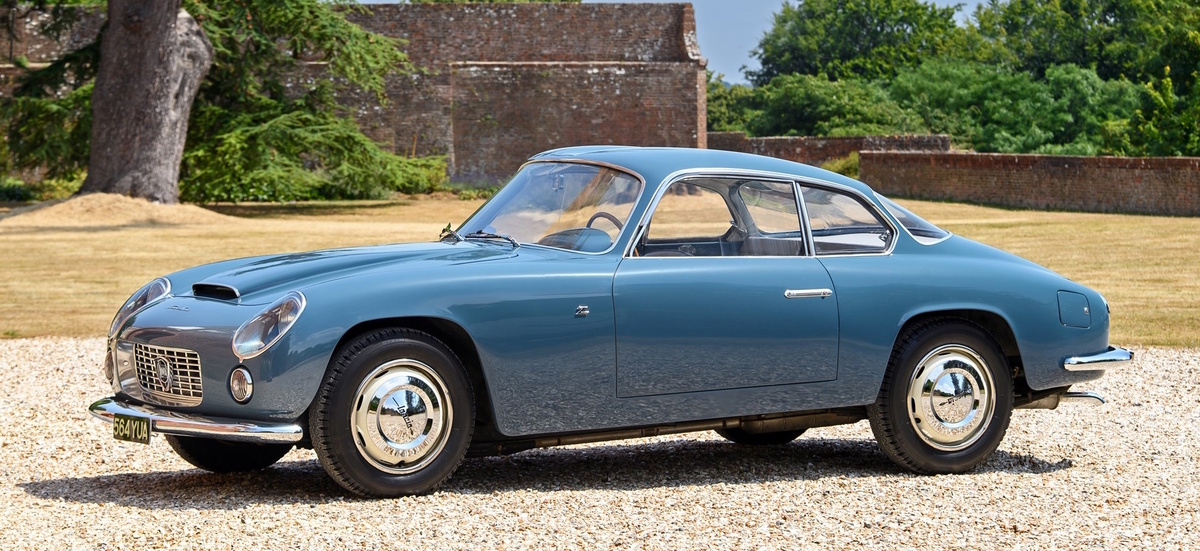 Двигатель V6 2,5л, 140 л.с.; Макс. скорость -190км/ч Выпущено всего 525 экз. всех серий