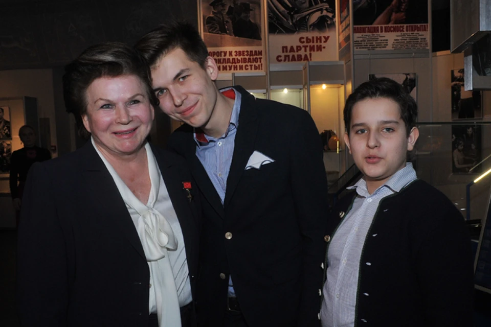 Валентина Терешкова с внуками. Источник: kp.ru