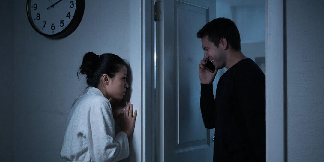 Муж думал, что в три часа ночи я сплю. А я чётко слышала, как он разговаривал с моей подругой. 25 лет брака и 30 лет дружбы оказались пшиком