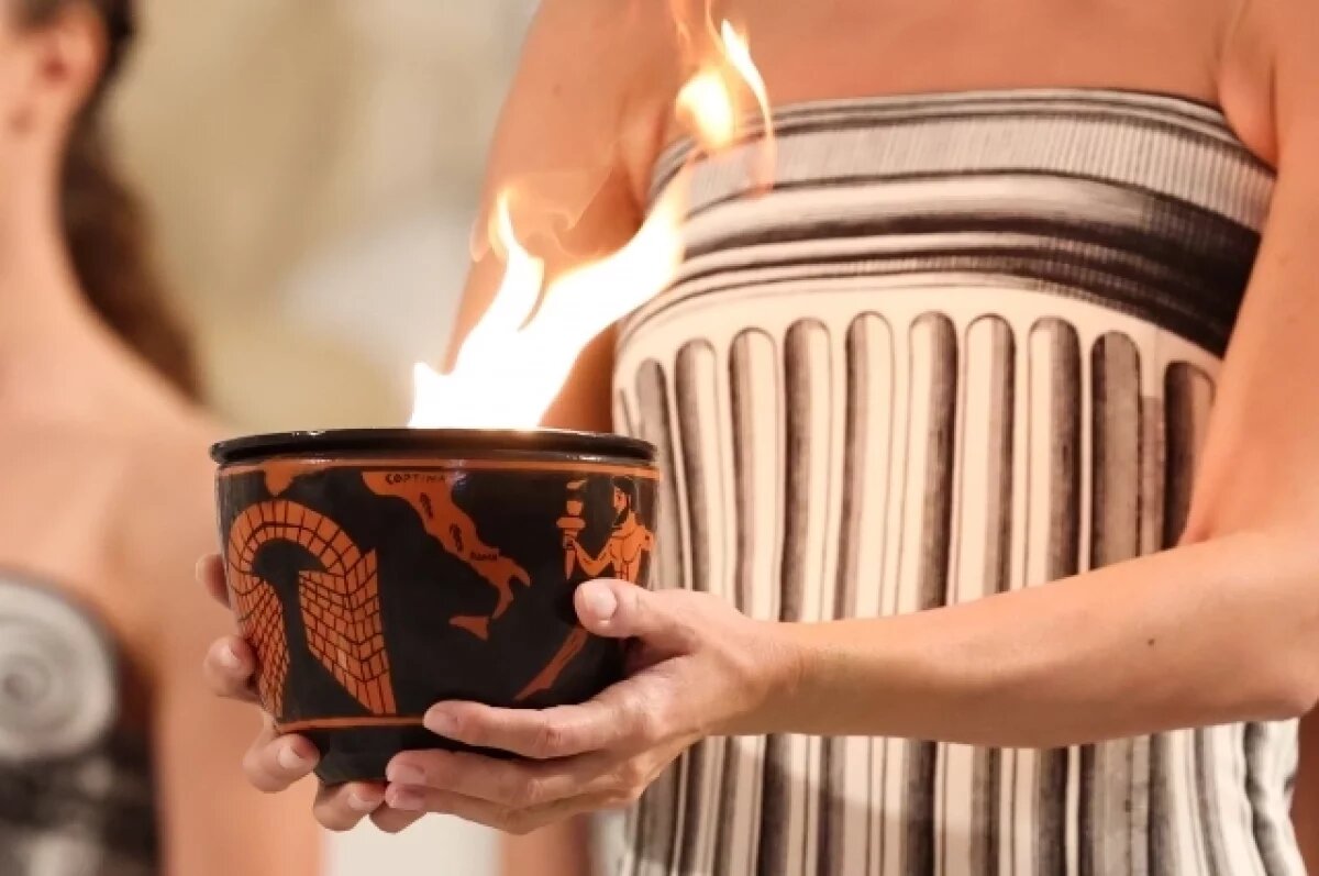    Олимпийский огонь зимних Игр 2026 года был официально передан Италии