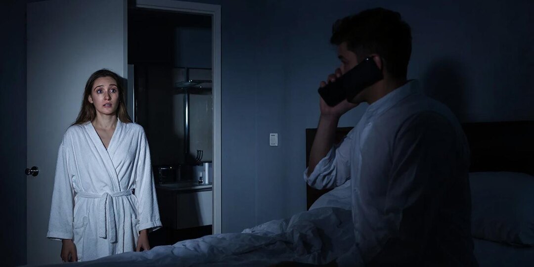 Оказывается, все командировки были липой. Я услышала, как он называет кого-то «сынок», хотя у нас только дочери. Мой мир рухнул за секунду.