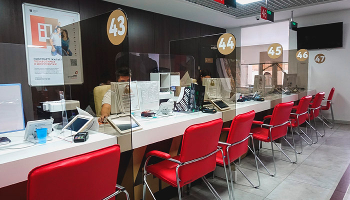 Добавить новую отметку в паспорт можно в МФЦ. Фото: 1MI