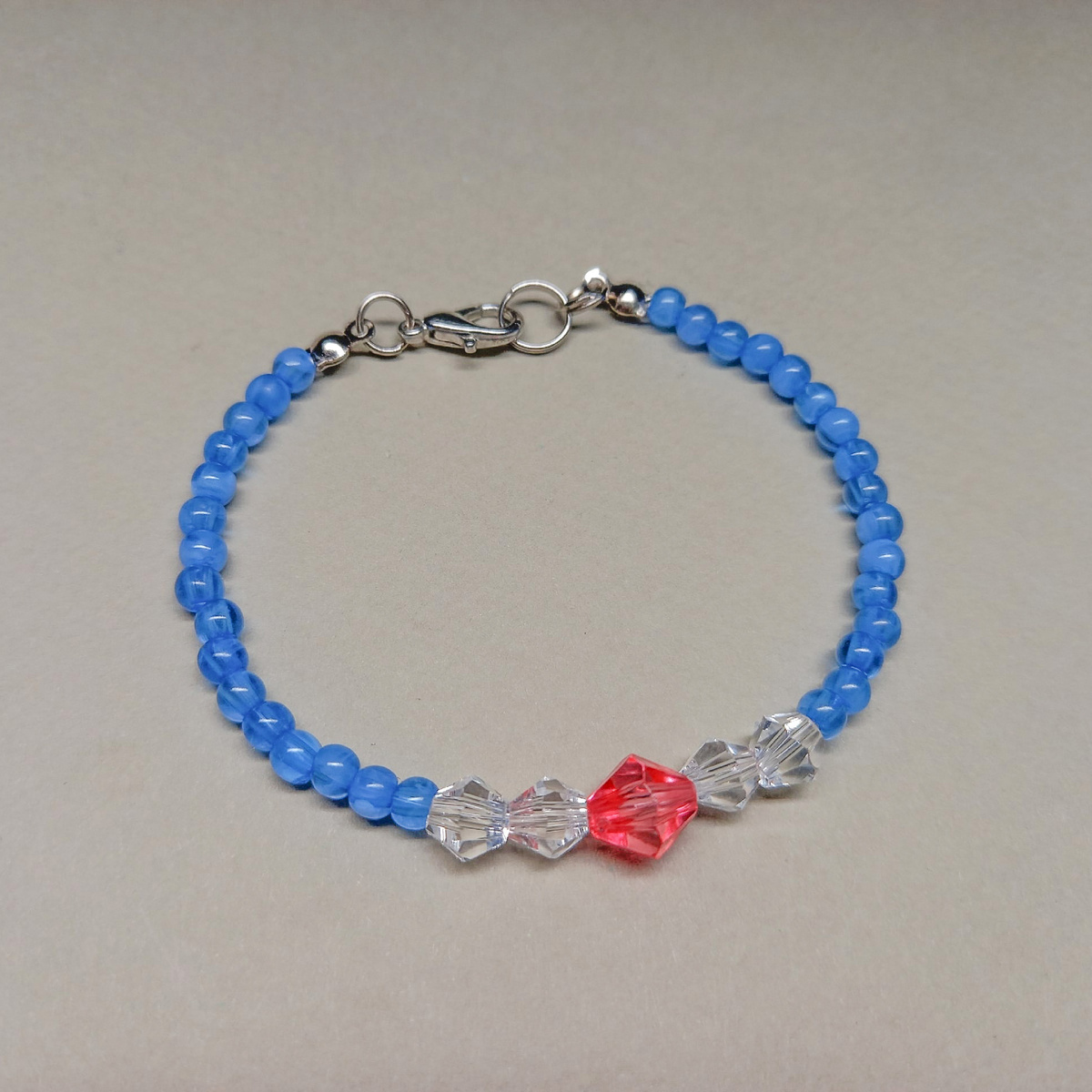 Браслет из бусин