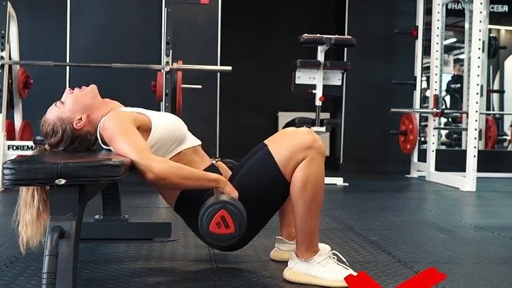 И вот такой штангой ты ничего не получишь кроме "геморроя" и опыта . А ягодиц если нет , то и не будет.