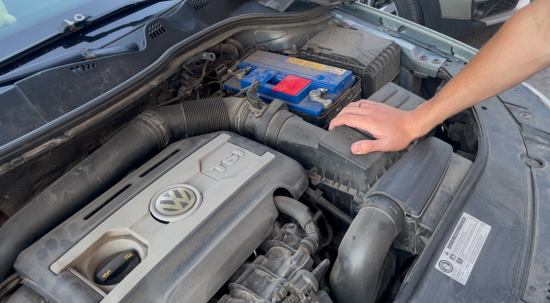 Вид до снятия площадки под аккумулятор 