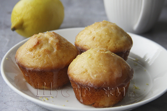 Лимонные кексы с глазурью.