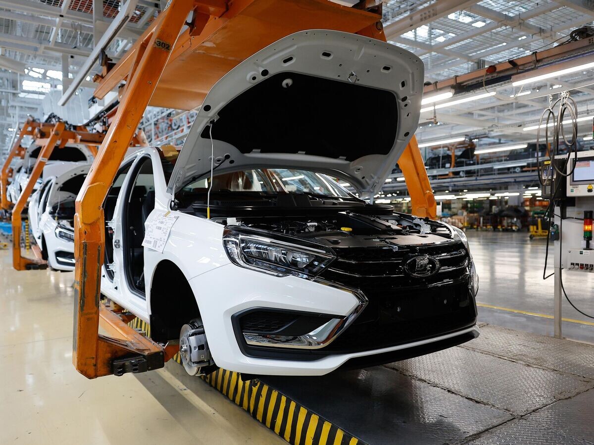    Производство автомобилей "ЛАДА" на заводе российского автопроизводителя "АвтоВАЗ" в Тольятти© РИА Новости / Виталий Невар