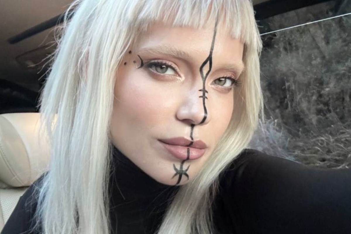     «Муж в шоке»: Наталья Ионова призналась, что Александру Чистякову приходится привыкать к ее эпатажной внешности