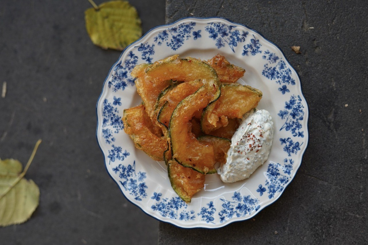  тыквенные фритти с зеленым соусом в «Кубана Toscana»