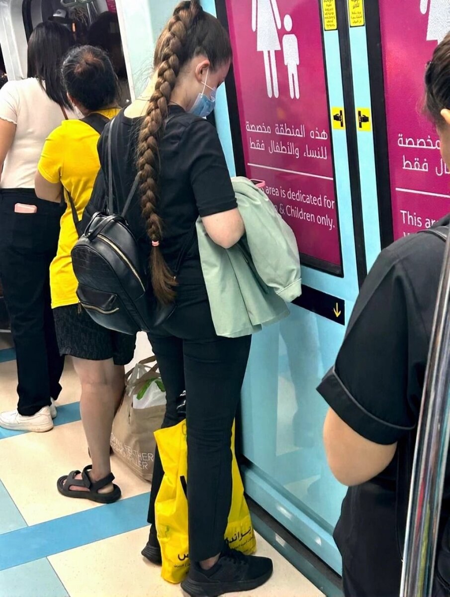    Этот снимок сделан в сентябре прошлого года в дубайском метро. Фото: Из архива/ Личный архив Дианы Цомартовой