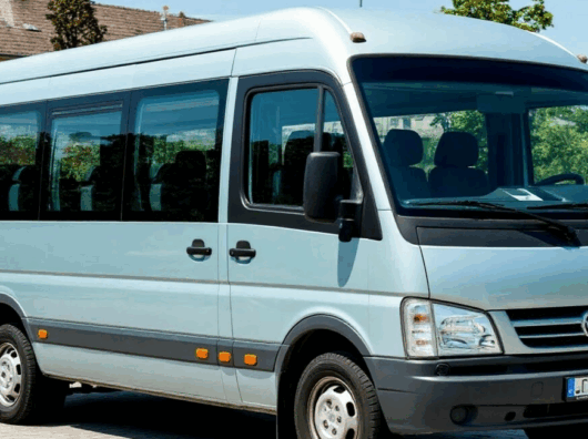    Маршрутка // Фото сгенерировано нейросетью «Шедеврум»