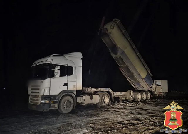 В Тверской области двое мужчин пытались украсть тонну комбикорма
