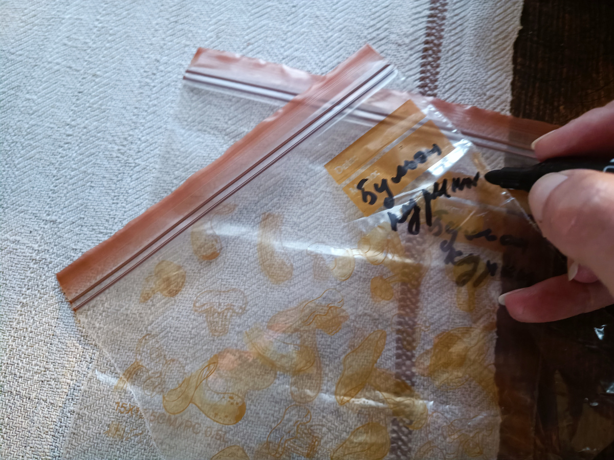 Для порционной фасовки использую или вот такие пакеты из Фикс Прайс, или вакууматор