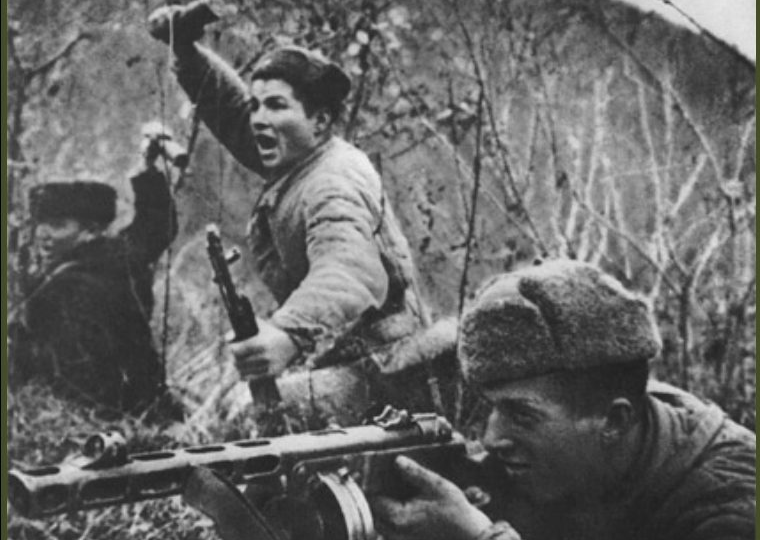 Сначала он чудом выжил в аду, где горела земля. А потом, не раздумывая, бросился навстречу немецкому танку с двумя гранатами