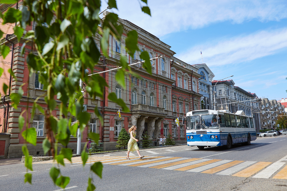 Троллейбус на проспекте Карла Маркса в Ставрополе, 2024 г. (Фото: Андрей Фоменко). 