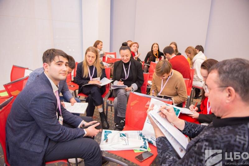    Организаторы конференции. Группа участников мероприятия