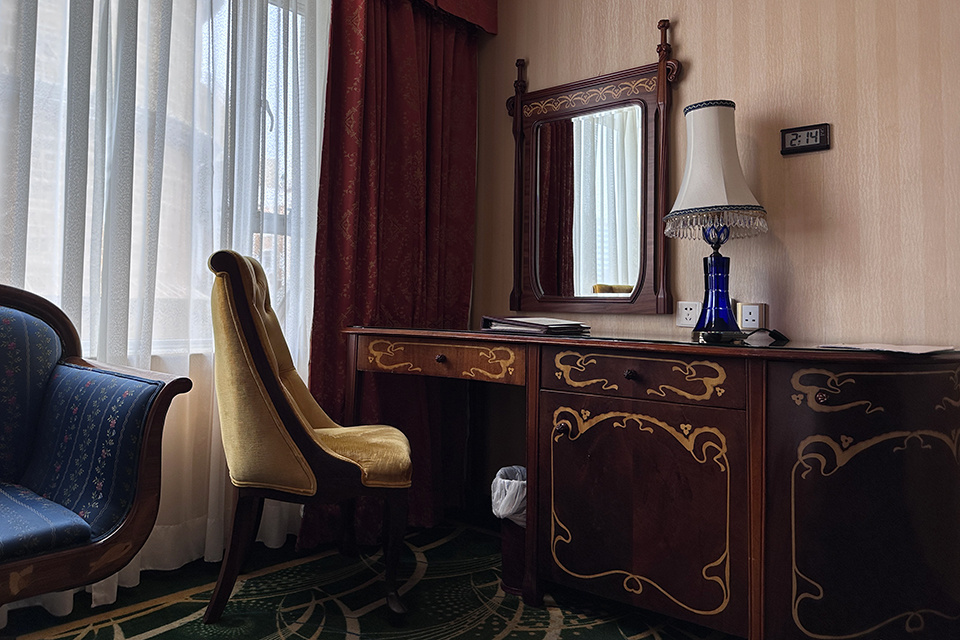 Интерьер номера в отеле Лисбоа. 