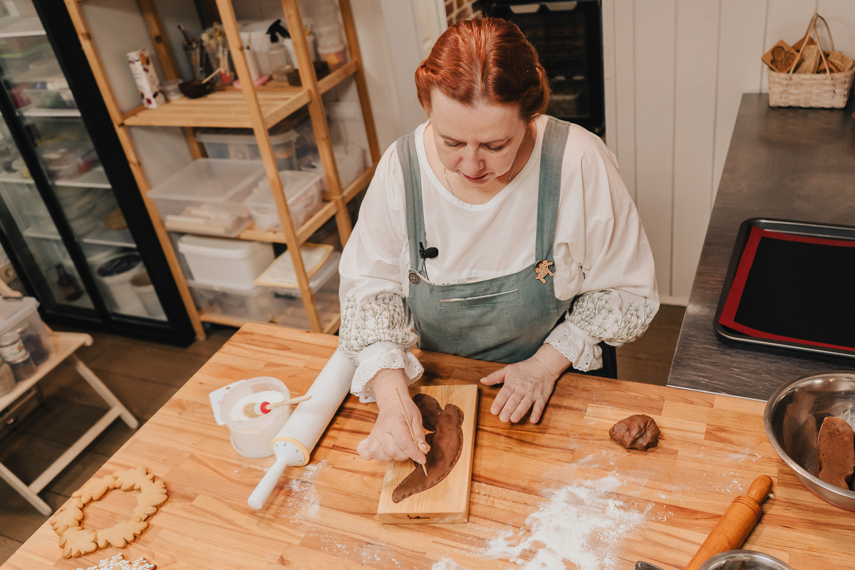 Валентина Говорова вырезает щуку