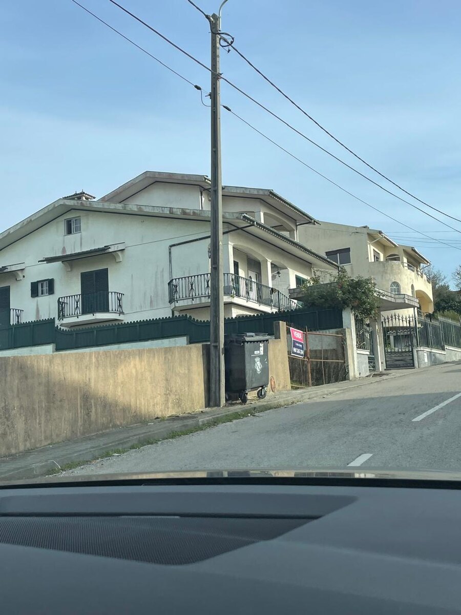 проезжали мимо нескольких маленьких городков