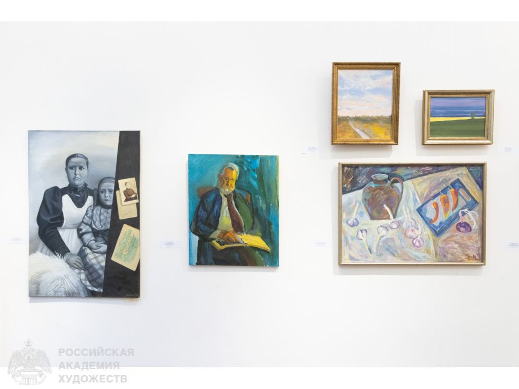 Фрагмент экспозиции «Всё живо, всё – слова и люди. Выбранные места из жизни в искусстве» в Российской академии художеств (Москва, Пречистенка, 21). Фото: Виктор Берёзкин, пресс-служба РАХ. 2025.