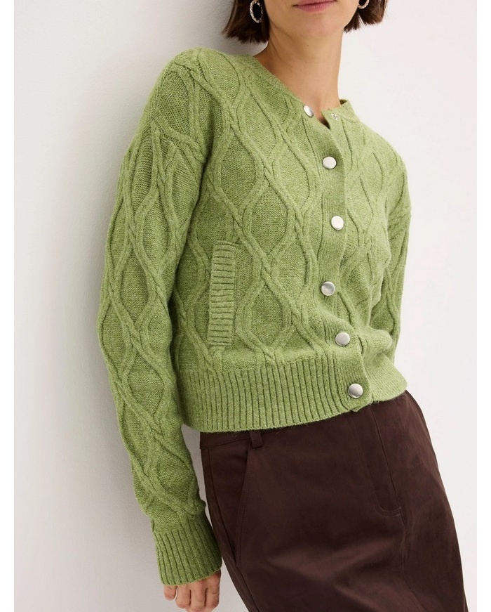 Зеленый кардиган, связанный на машине. Фото источник: интернет-магазин одежды.