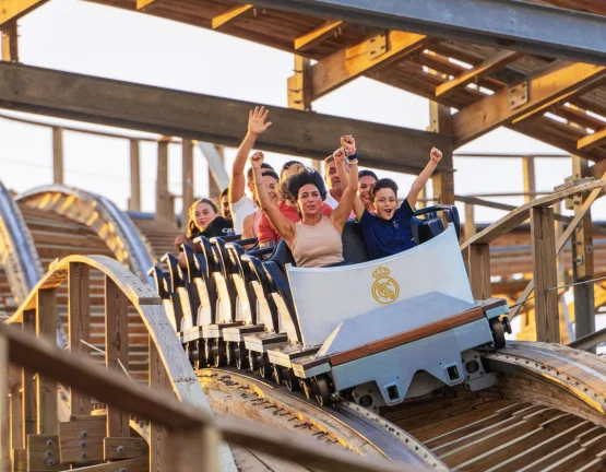 Зоны парка: где жить мечте мадридиста
Парк делится на несколько тематических зон, каждая — отдельный кусочек мира Real Madrid: