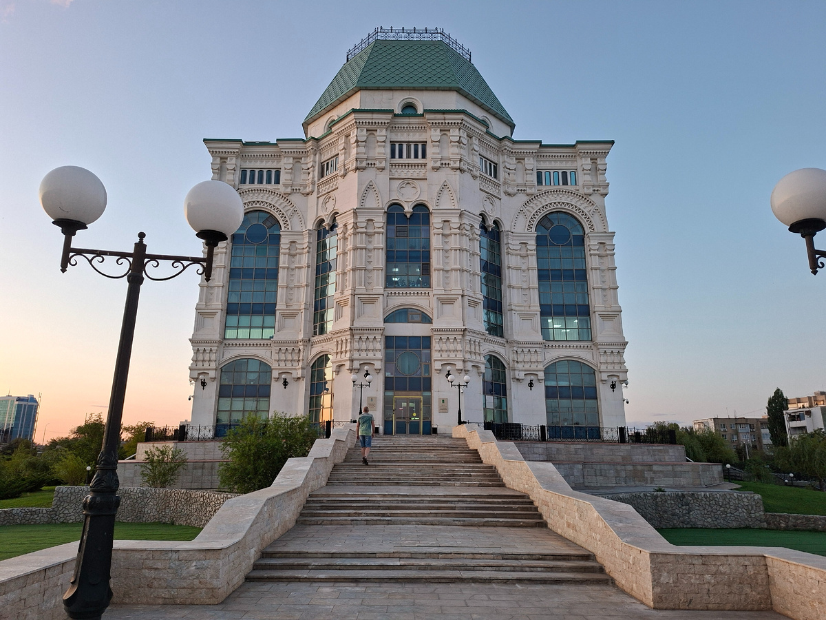 фото автора здание театра