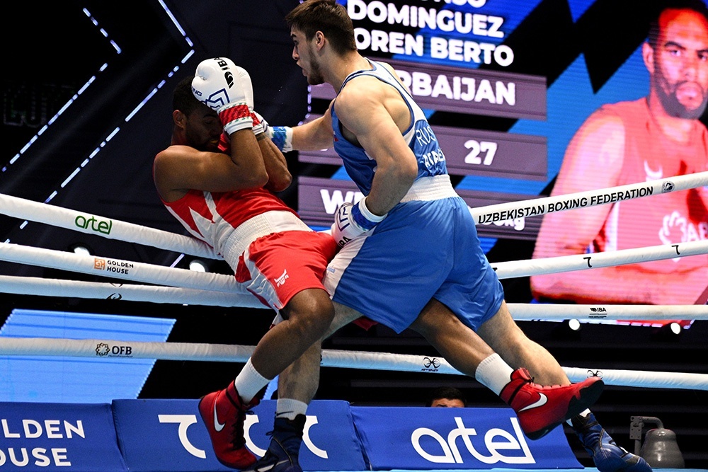    Шарабутдину Атаеву (справа), выступающему в первом тяжелом весе, предстоит защищать чемпионский титул 2023 года. / РИА Новости