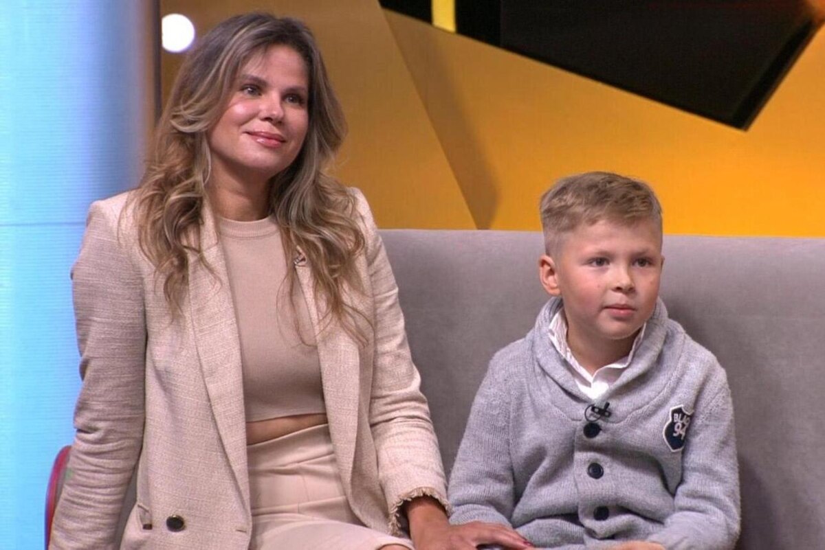    Ольга Казаченко с сыном Филиппом кадр шоу "Звезды сошлись" на НТВ