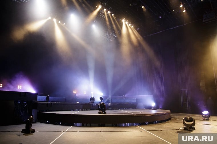     Театральные сцены готовы к выходным