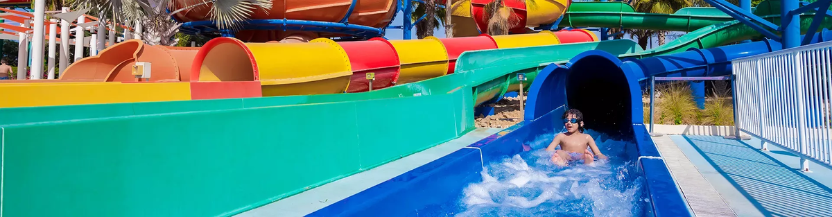 Для кого этот аквапарк и чем он отличается от «взрослых»
Главное отличие LEGOLAND Water Park от условного Aquaventure или Wild Wadi – уровень адреналина. Тут: