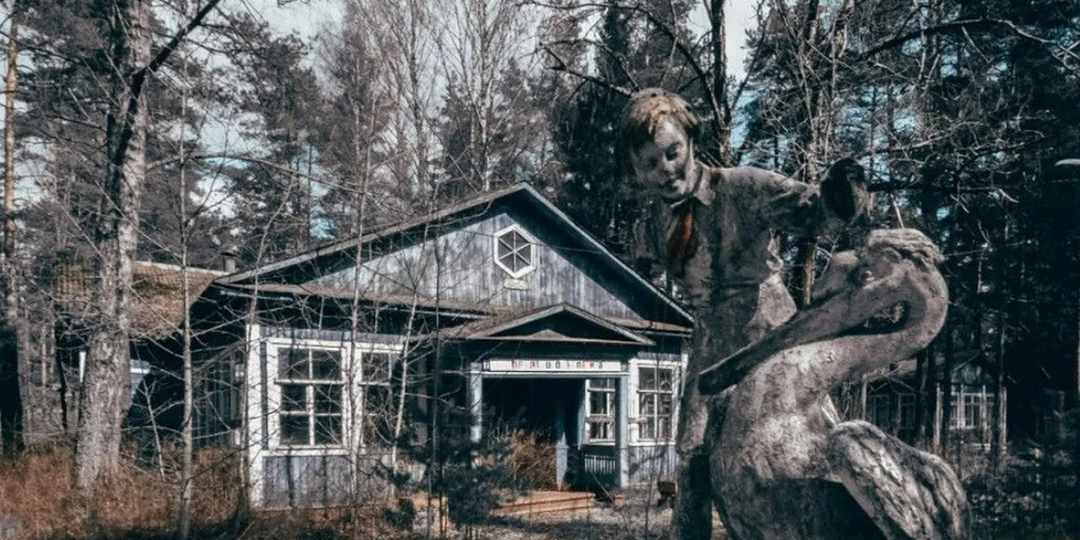 Заброшенный пионерлагерь: что скрывает ночь?