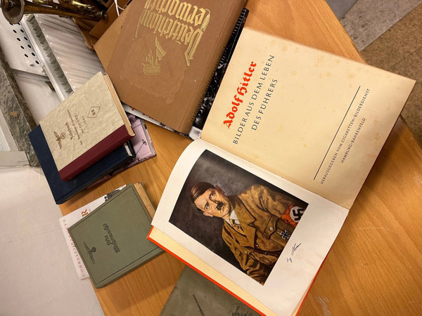    Депутат шведского парламента ушёл в отставку из-за своей нацистской коллекции