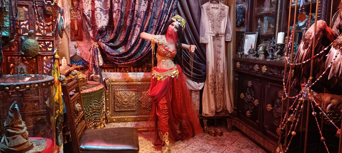 Секс кукла в платье 