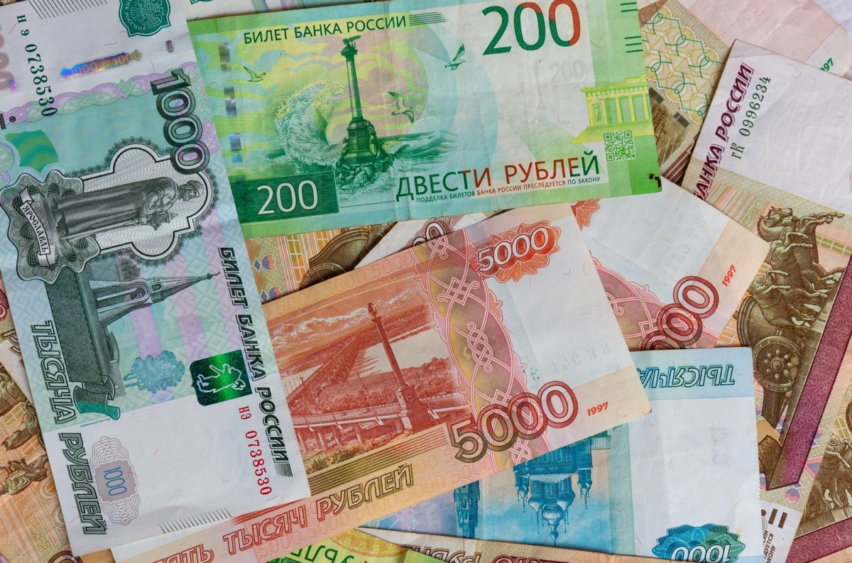 Новые проверки доходов меняют привычки россиян, и что теперь будет с "теневыми" заработками