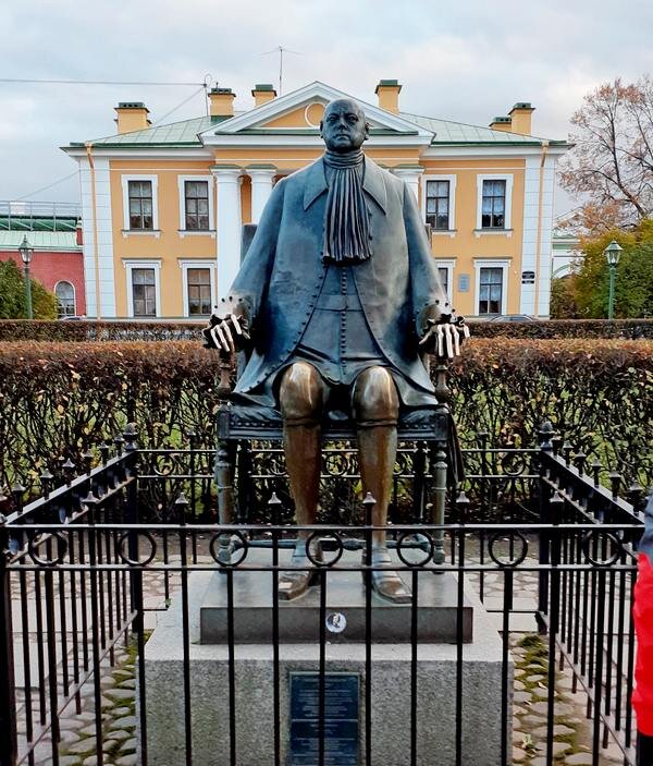 Памятник Петру 1 в Петропавловской крепости /фото из личного архива, 2018/