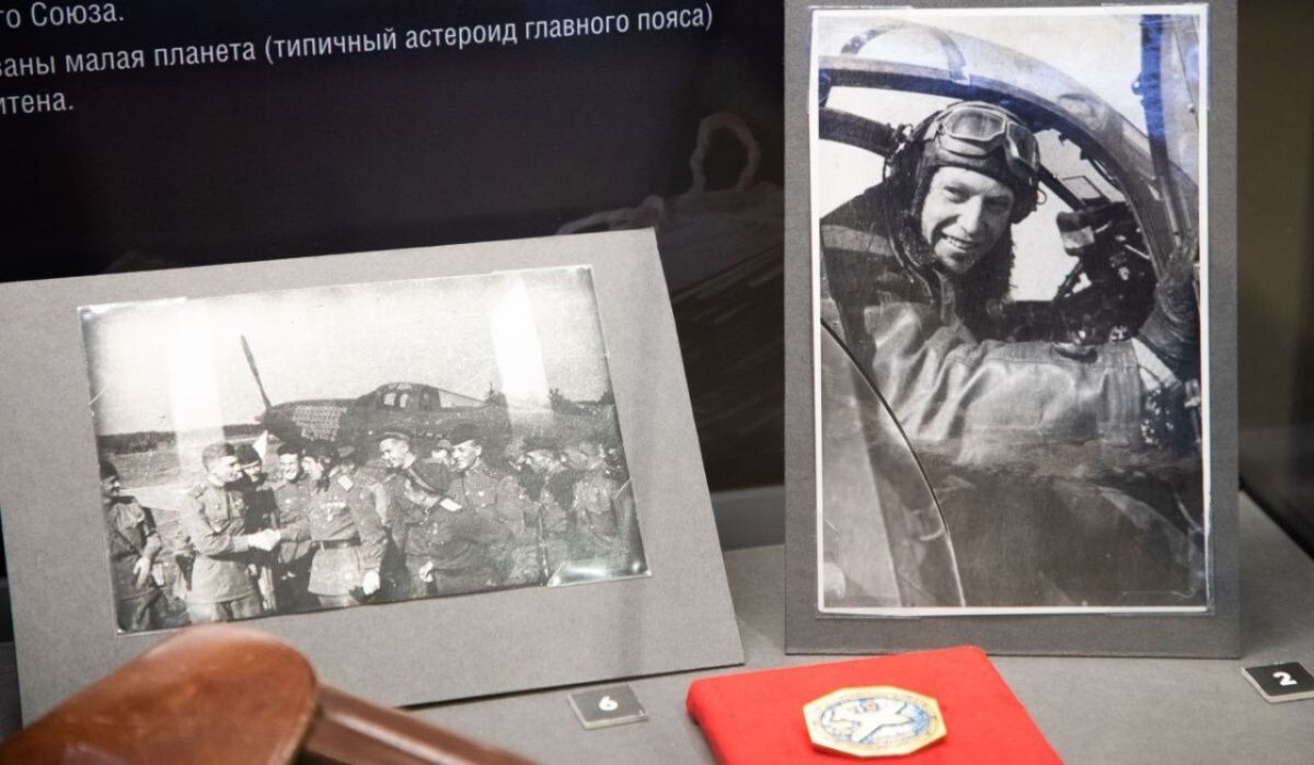     Выставка «Семейные реликвии» о летчике-асе Покрышкине в Музее Победы Источник: victorymuseum.ru Автор фото: Пресс-служба Музея Победы