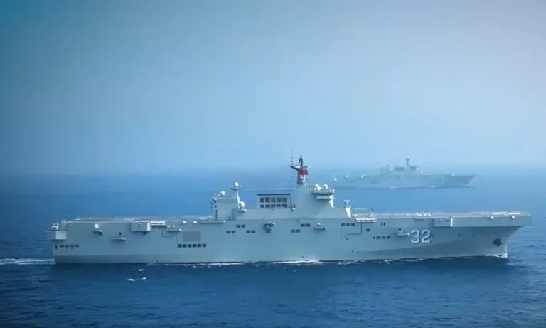 Новые ударные вертолеты Китая Z-10 смогут базироваться на десантных кораблях Type 075. Фото: CCTV